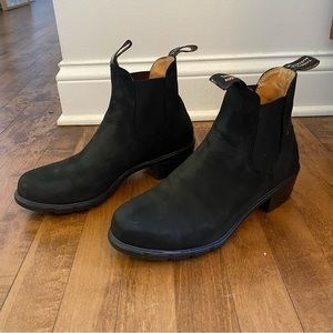 Blundstone Chelsea Boot BL1960 Women’s 10, fits like a 9.5. Like new